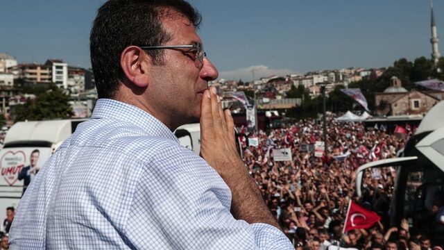 Mokerslag voor Erdogans AK-partij, oppositie wint in Istanbul