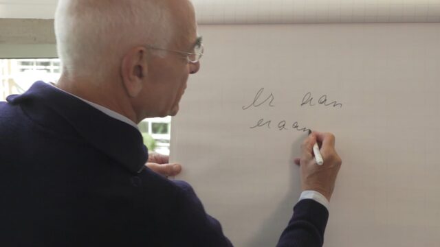 Aftellen tot het Groot Dictee: 'er aan' of 'eraan'?