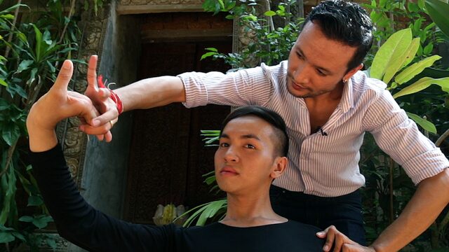 Cambodjaanse homo's in traditionele dans