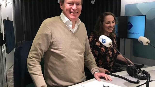 Minister Bruins overweegt klikapp tegen racisme in stadions