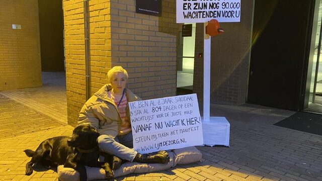Suïcidale Charlotte Bouwman wacht op stoep ministerie op behandelplek: 'Mijn leven staat nu stil'