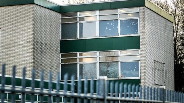 Nederlandse moskeeën moeten met de billen bloot; onderzoek naar de buitenlandse financieringen van de gebedshuizen.