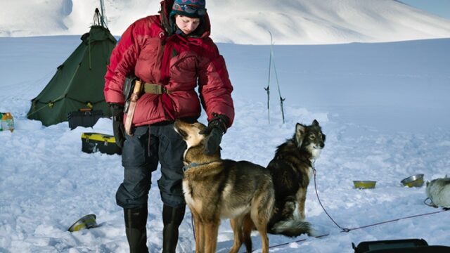 Fotografe schiet prachtige plaatjes van klimaatwetenschappers op Spitsbergen