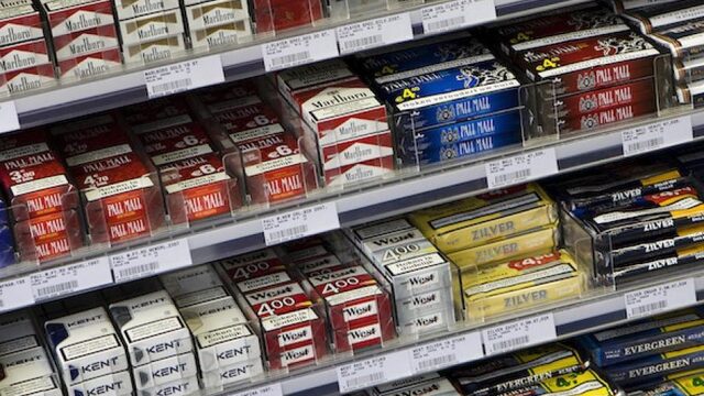 'Rokers moeten op kosten van de staat af kunnen kicken'
