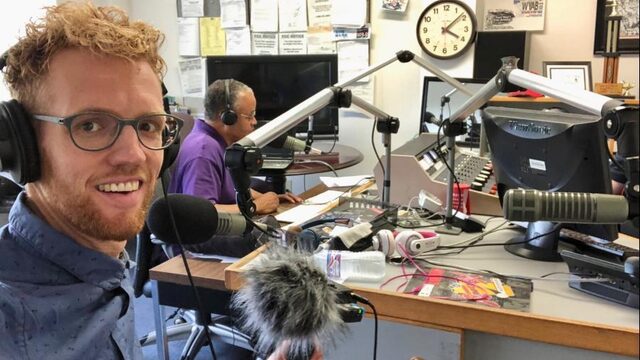 Onze verslaggever werd volledig afgebrand op Republikeinse radio