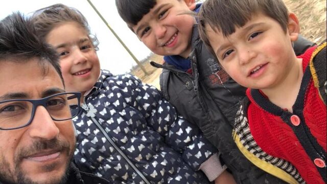 Situatie Turks-Griekse steeds slechter: 'Hele gezinnen slapen hier op de grond'