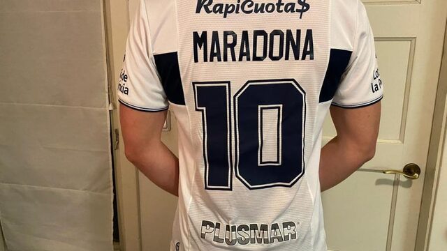 Thuiswerken? Trek een voetbalshirt aan!