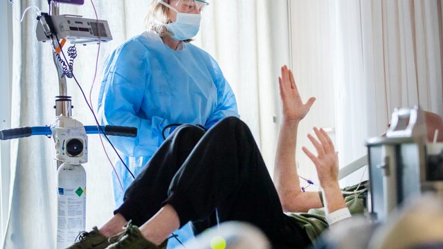 Waarom zien we geen cijfers over herstelde mensen? Vragen en antwoorden uit coronaspreekuur