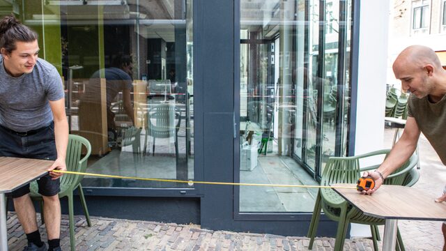 Check-gesprek? Dit kun je vanaf 1 juni verwachten in een restaurant