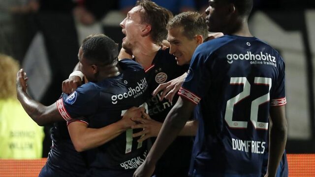 PSV wint lastig uitduel in Tilburg gemakkelijk en blijft in het spoor van Ajax