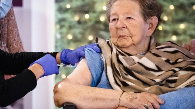 Vaccinatiestrategie onoverzichtelijk voor huisartsen: 'Doe het per veiligheidsregio, niet per leeftijdsgroep'