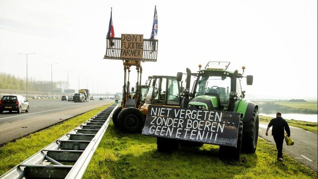 Boeren houden trekkerprotest om kabinet onder druk te houden