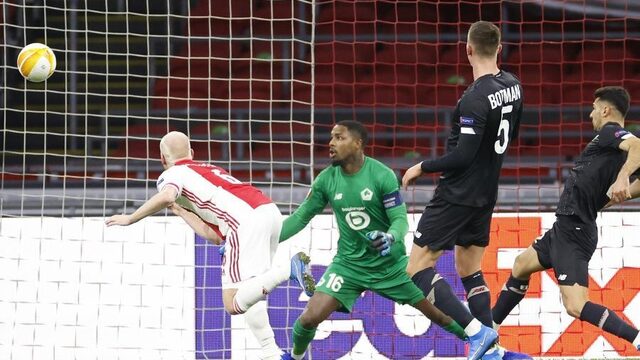 Ajax knokt zich naar volgende ronde