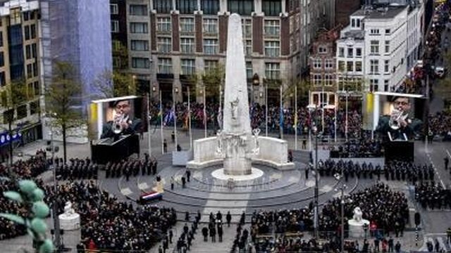 Moet je de oproep om actie te voeren tijdens de dodenherdenking negeren?