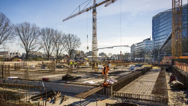 Taco van Hoek (EIB): 'Kabinet moet zelf nieuwbouw kopen om bouw uit slop te houden'
