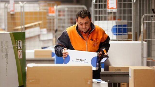 PostNL neemt concurrent Sandd over