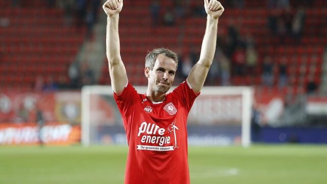 FC Twente doorbreekt negatieve spiraal met zege op FC Emmen