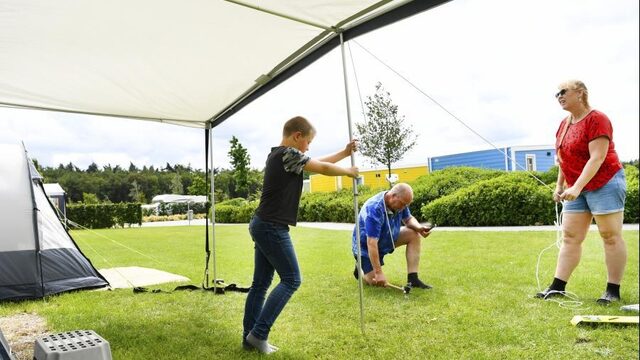 Twijfel bij vakantiegangers slaat toe: 'Steeds terughoudender met boeken'