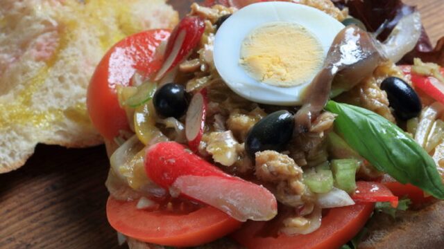 Picknicken? Maak Pan Bagnat, het ideale picknickbroodje