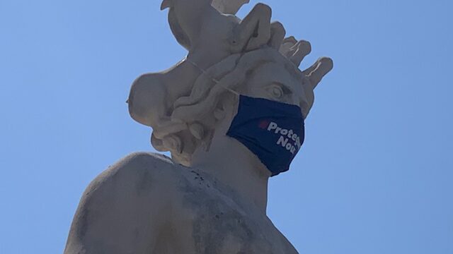 Social distacing met een France slag