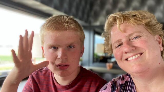 Een halfjaar na de lockdown: als je naast moeder ook mantelzorger bent