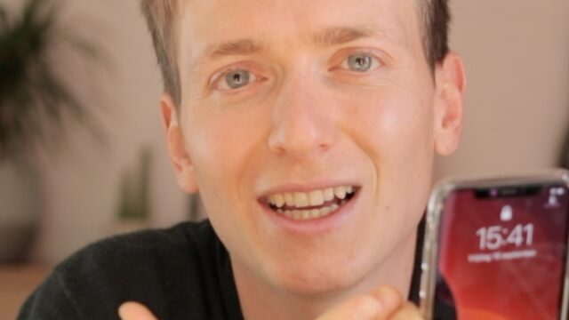 Floris (29) gooide zijn smartphone expres in een kampvuur