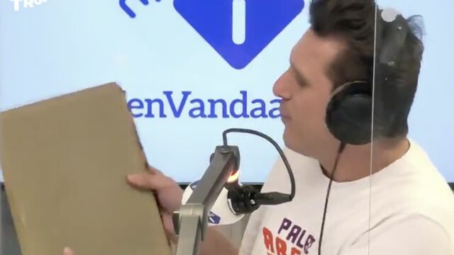 Journalist en podcastmaker Lammert de Bruin vindt bijzonder plakboek met foto's oude prins Bernhard
