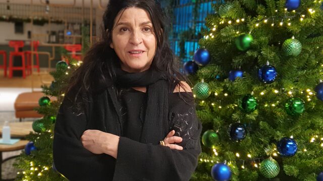 Van straatkind tot succesvolle kunstenaar: 'Ik ga het fysieke contact met kunst aan'
