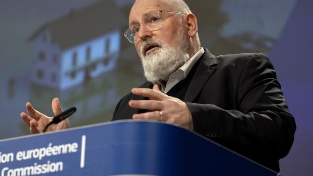 Frans Timmermans: 'Banken, schrijf leningen intensieve landbouw af'