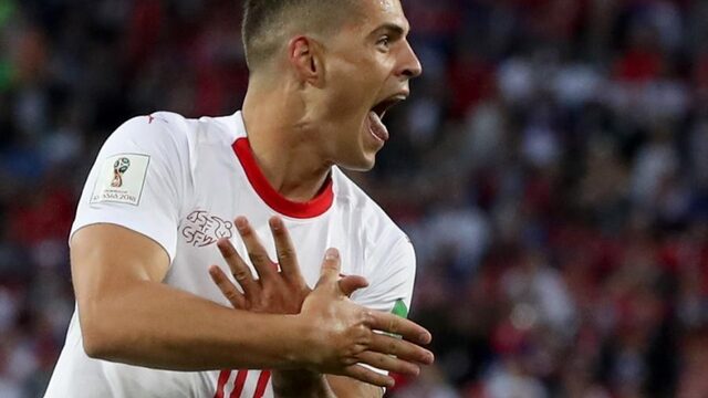 Adelaarsgebaren en Mladic-truien: Albanië en Servië boos om FIFA-boetes
