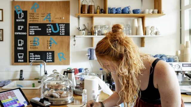 CNV: 'Afbouw steunpakket te snel en te rigoureus'