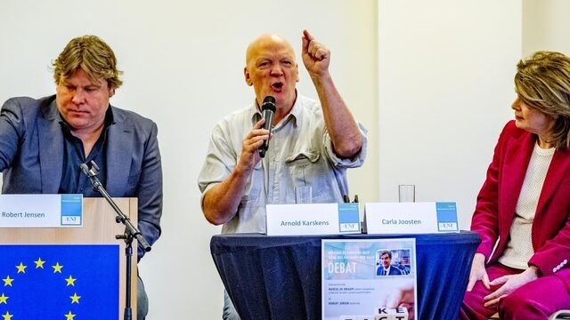 'Ontbreken van twijfel en het gebrek aan zelfspot maken Arnold Karskens onbedoeld humoristisch'