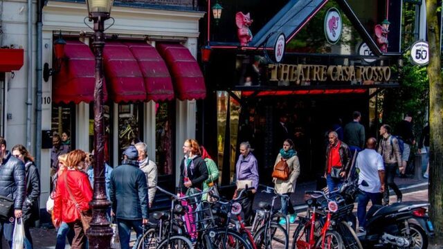 Steeds vaker ‘kijken, kijken, niet kopen’ op de Wallen