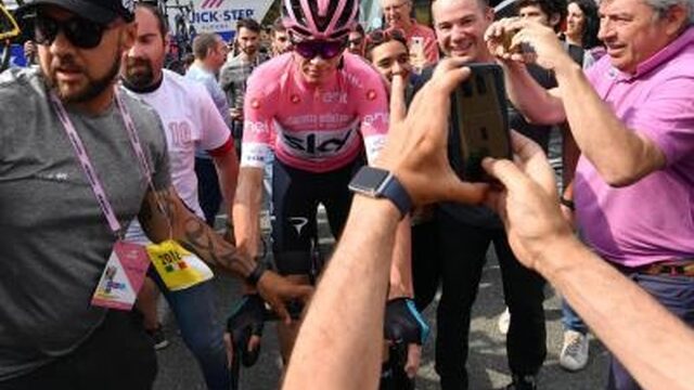 Froome weerstaat Dumoulin, op weg naar eindzege Giro