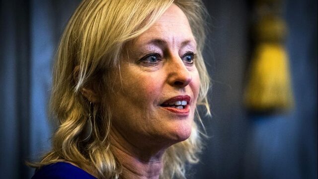 Jet Bussemaker: 'Bordjes voor 100 liggen nog wel ergens'