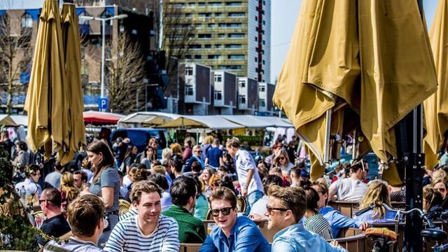 Stand.nl: 'De terrassen opengooien is een slecht idee'