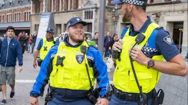 Voorzitter boa-vakbond: ‘Wapenstok en pepperspray, anders handhaven we niet meer’