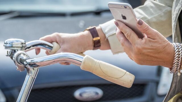 Politiebonden willen meer agenten voor handhaving appverbod