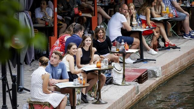 Viroloog: 'Terrassen zouden open kunnen, virusoverdracht in buitenlucht zeer onwaarschijnlijk'