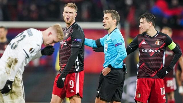 PSV bekroont knappe comeback, Feyenoord knokt zich naar punt