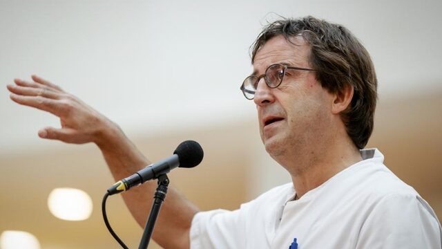 Gommers: Andere regels voor jongeren dan voor ouderen