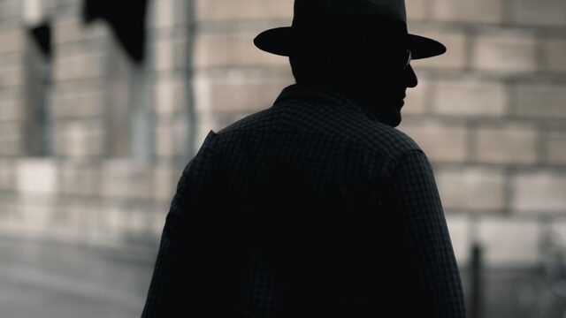 Undercover opnemen: 'Infiltranten worden regelmatig in de onderbroek gezet'