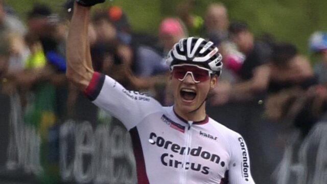 Van der Poel sloopt tegenstanders in wereldbeker mountainbike