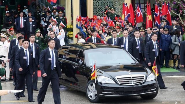 Kim Jong-un arriveert in Vietnam, verruilt trein voor limo