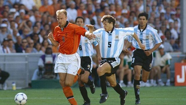 Verzameling voetbalshirts in Rusland