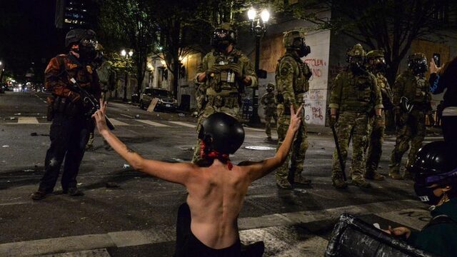 Hoe een naakte vrouw bij protesten in Portland een onuitwisbare indruk maakte