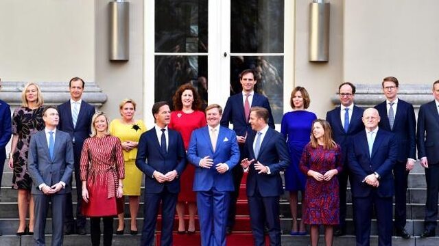 Koning beëdigt kabinet-Rutte III