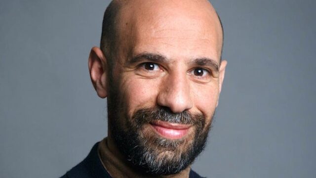 Abdelkader Benali: 'Het spijt me zeer voor de misplaatste grappen over Joodse Nederlanders'