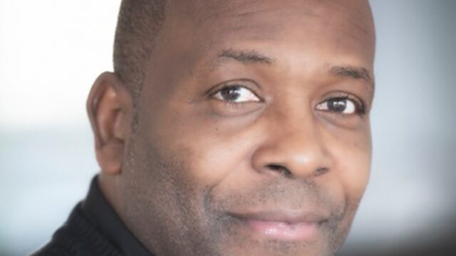 Oud Ajax-keeper Stanley Menzo over racisme: 'Bij elke bal werden oerwoudgeluiden gescandeerd'