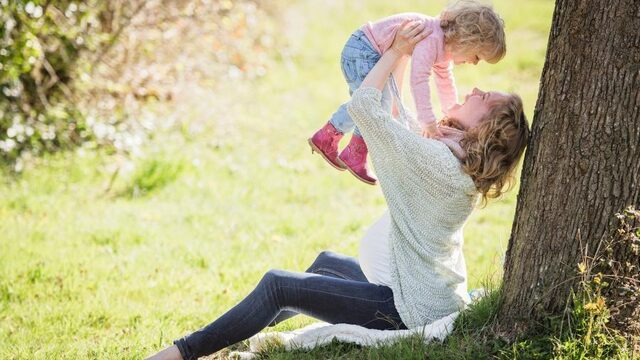 Stand.nl: We verlangen te veel van de moeders van nu